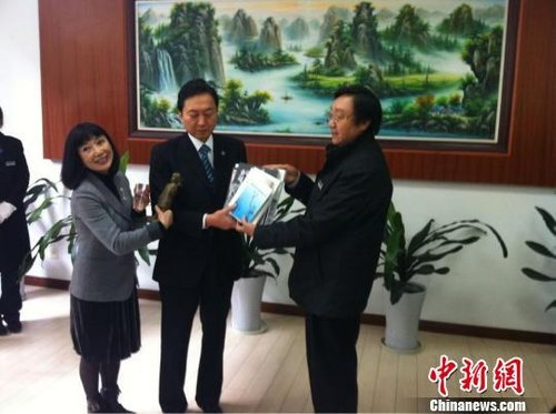 鸠山为南京大屠杀道歉 称作为日本人应负责(图)