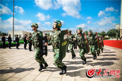 大会在烟台边防检查站隆重举行,烟台边防检查站官兵,烟台港公安局民警