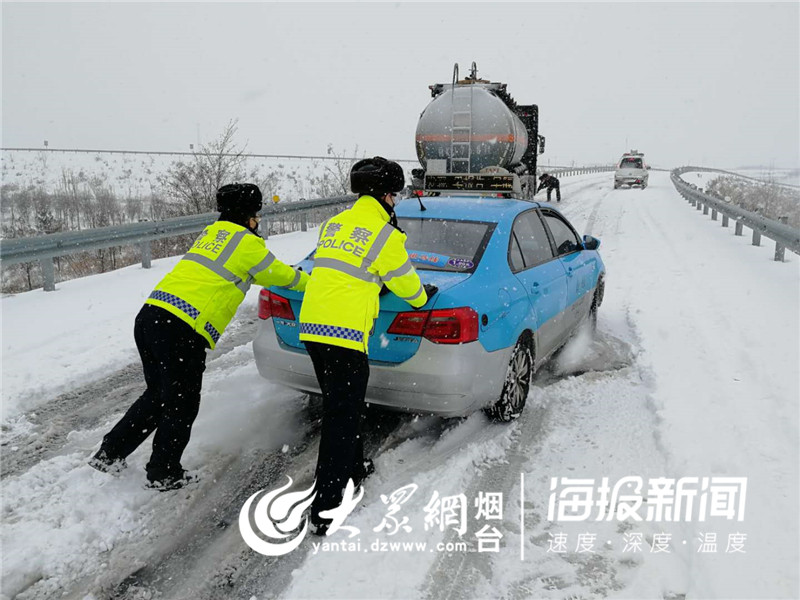 烟台高速交警全员在岗加强路面巡逻管控