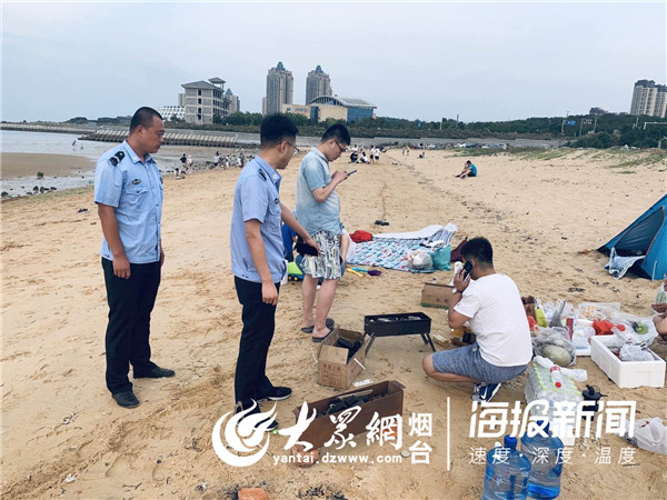 保护海滩环境 烟台高新区清理整治海边露天炭火烧烤