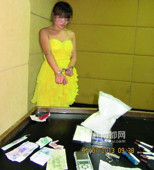 23岁湖南女子左某误交损友染上毒品,为吸毒大批购进冰毒,盘踞江门贩卖
