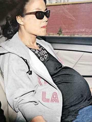 1月22王菲48岁产子图片