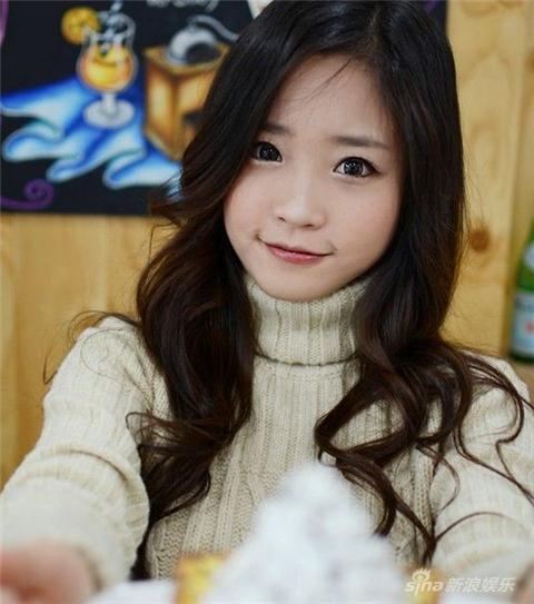 韩国27岁模特整容 娃娃脸变身小萝莉
