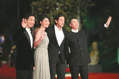 《一九四二》罗马影展首映观众热捧惹哭冯小刚