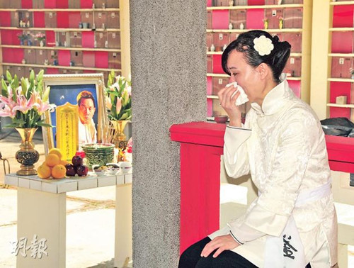 “一代宗师”刘家良遗体火化遗孀哭到崩溃(图)