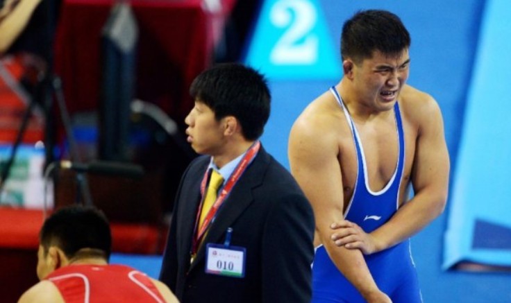 解释:不是主动咬人 解释:不是主动咬人